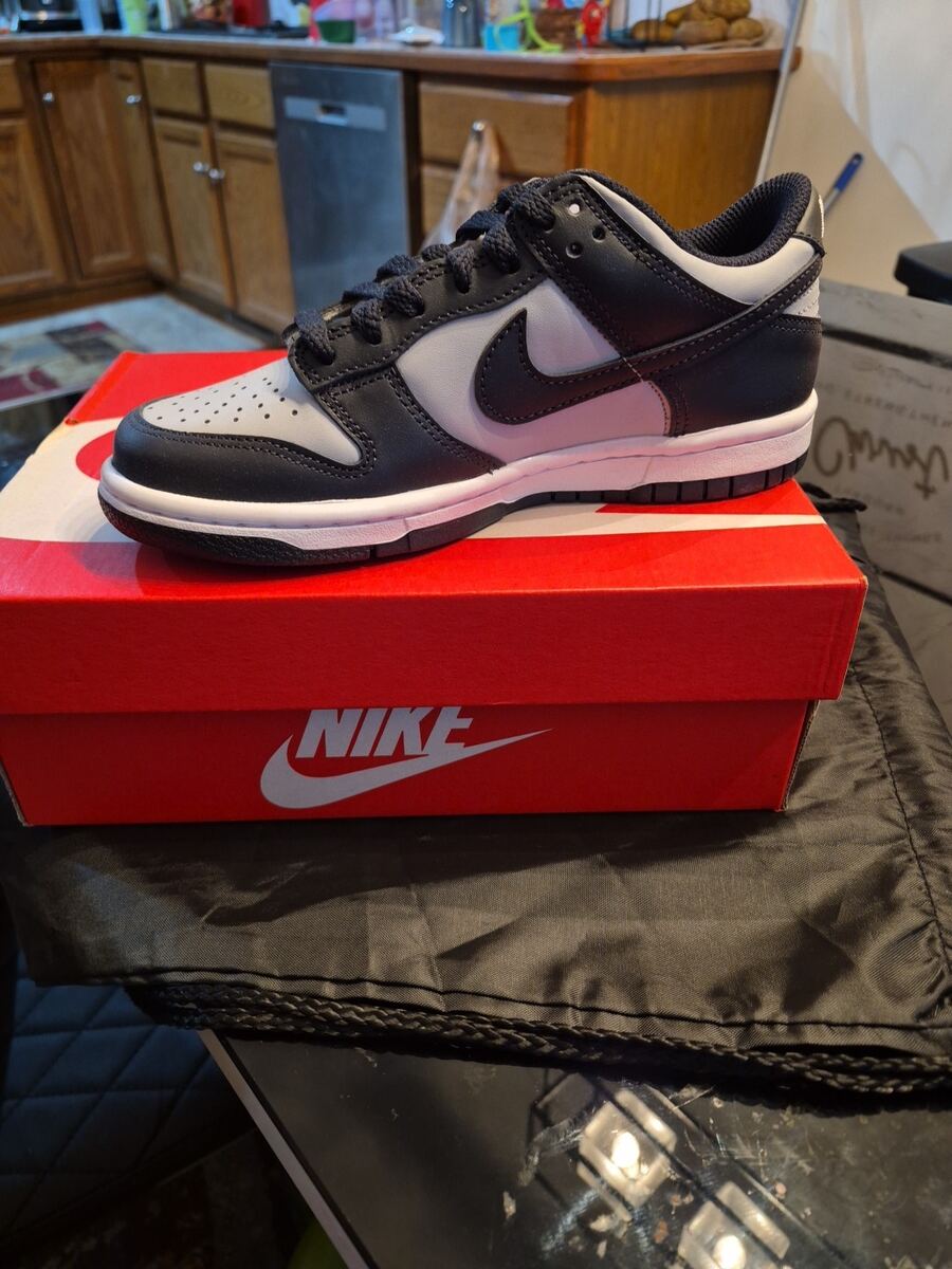 3.5 Y Nike Dunk Low "Georgetown" sneakers, which feature a navy blue and grey